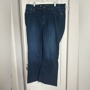 Women's Jcrew 9 inch Demi boot crop jeans. Size 32